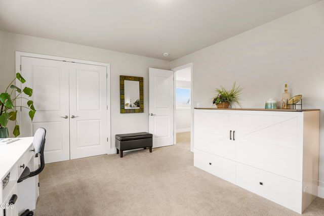 328 Parks Loop, Redmond, OR 97756