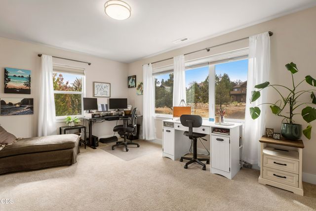 328 Parks Loop, Redmond, OR 97756