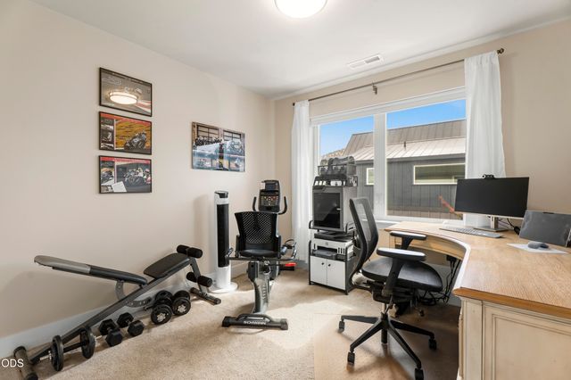 328 Parks Loop, Redmond, OR 97756