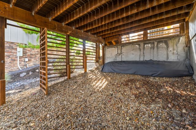 328 Parks Loop, Redmond, OR 97756