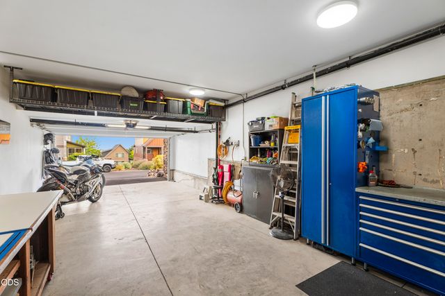 328 Parks Loop, Redmond, OR 97756
