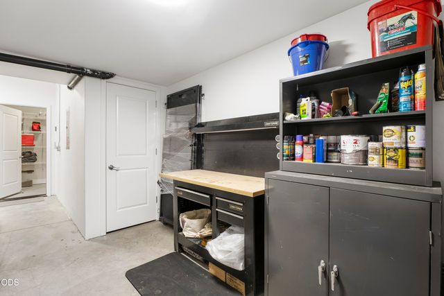 328 Parks Loop, Redmond, OR 97756