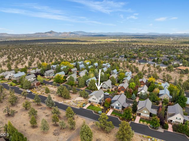 328 Parks Loop, Redmond, OR 97756