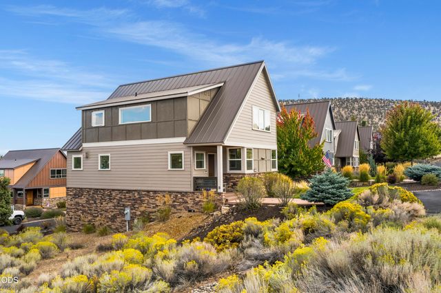 328 Parks Loop, Redmond, OR 97756