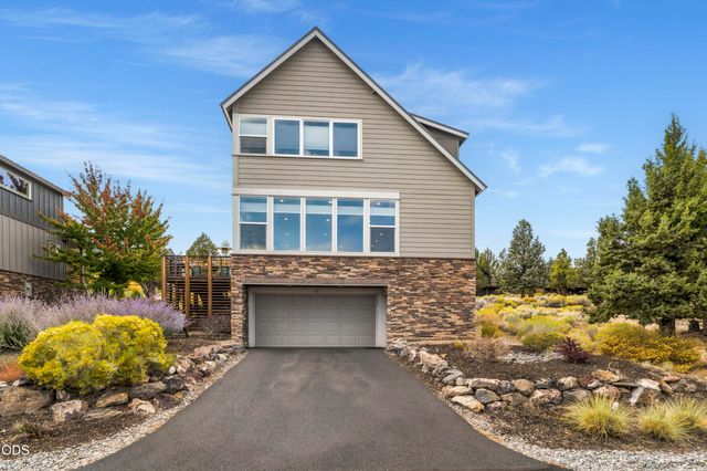 328 Parks Loop, Redmond, OR 97756
