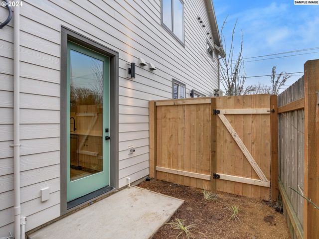 5867 Ne Prescott St 6, Portland, OR 97218