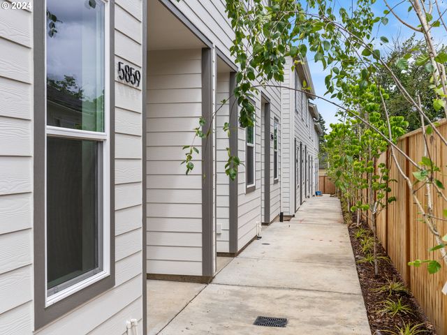 5867 Ne Prescott St 6, Portland, OR 97218