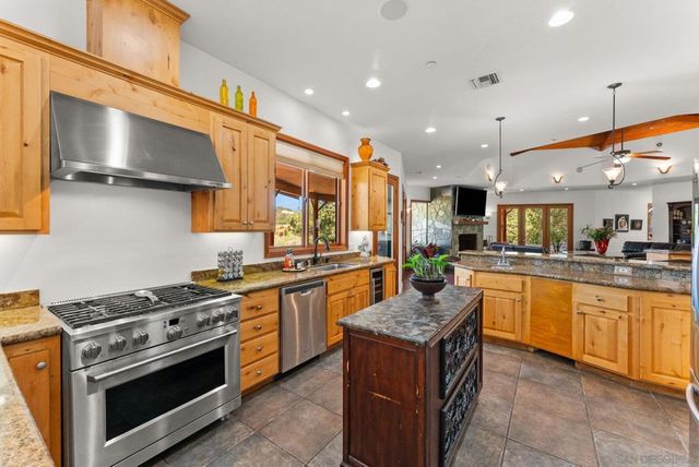 7051 Mount Olympus Drive, Fallbrook, CA 92028