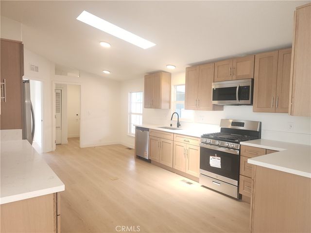 211 S Beach 52, Anaheim, CA 92804