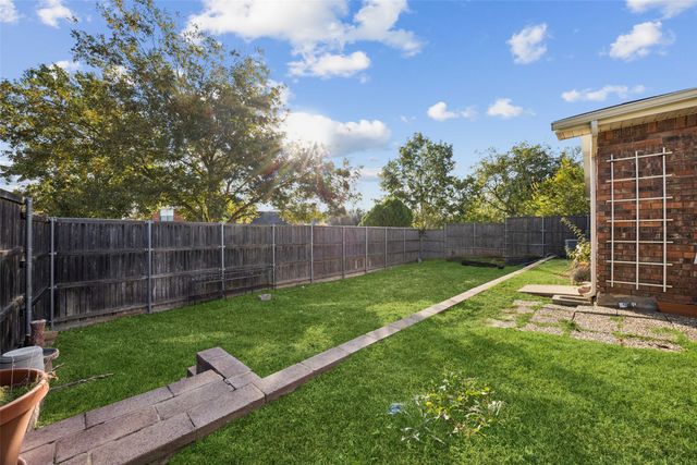 7512 Whitewood Drive, Fort Worth, TX 76137