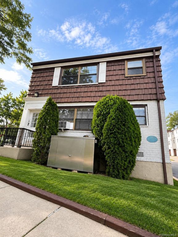 67-37 136th St B, Kew Garden Hills, NY 11367 — exterior