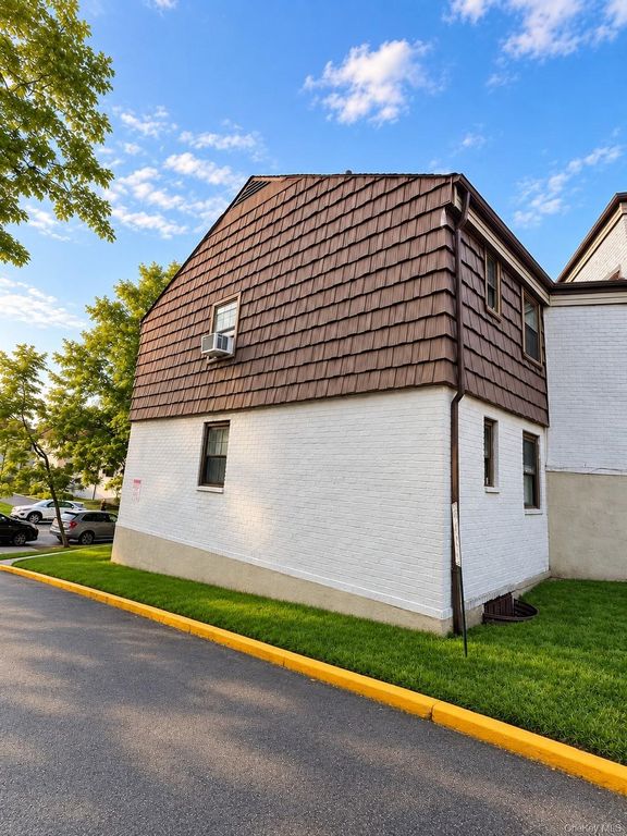 67-37 136th St B, Kew Garden Hills, NY 11367 — photo 3