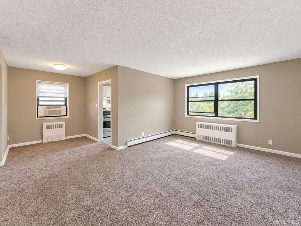 67-37 136th St B, Kew Garden Hills, NY 11367 — photo 4