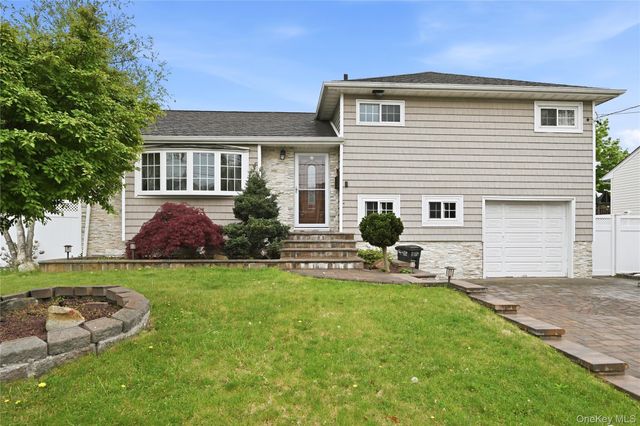 572 Benjamin Road, North Babylon, NY 11703