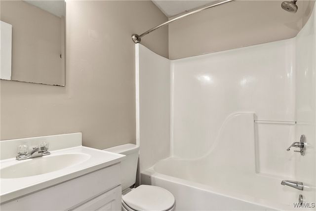 709 1st N, Reform, AL 35481