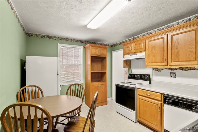 709 1st N, Reform, AL 35481