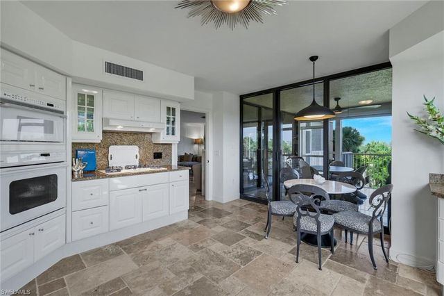 6597 Nicholas BLVD 306, Naples, FL 34108