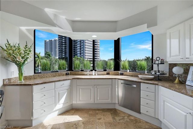 6597 Nicholas BLVD 306, Naples, FL 34108