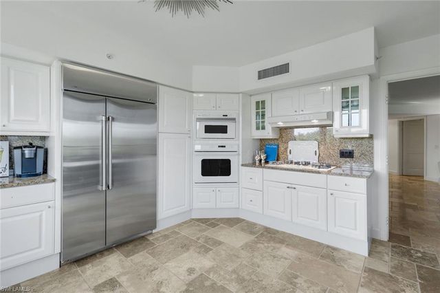 6597 Nicholas BLVD 306, Naples, FL 34108