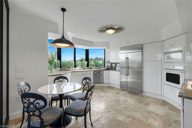 6597 Nicholas BLVD 306, Naples, FL 34108