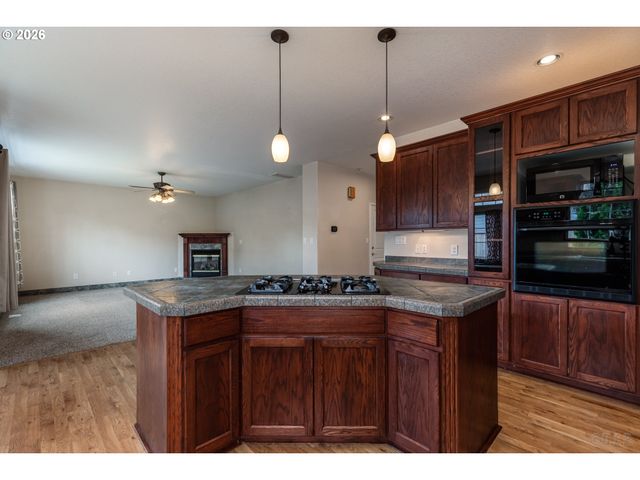 59992 RIDGEWAY Loop, St Helens, OR 97051