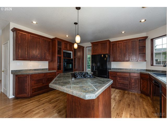 59992 RIDGEWAY Loop, St Helens, OR 97051