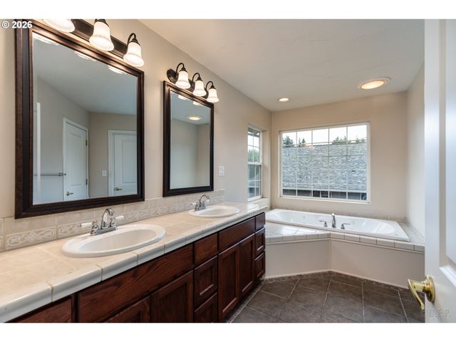 59992 RIDGEWAY Loop, St Helens, OR 97051