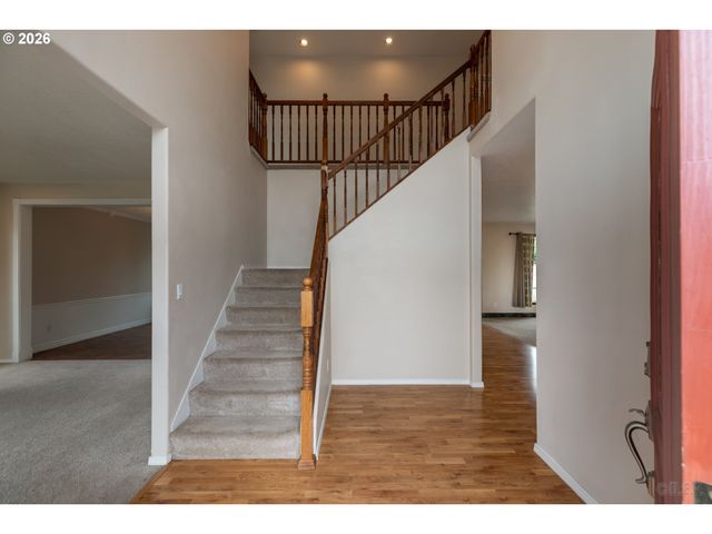 59992 RIDGEWAY Loop, St Helens, OR 97051