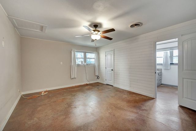 5011 E County Rd 130, Midland, TX 79706