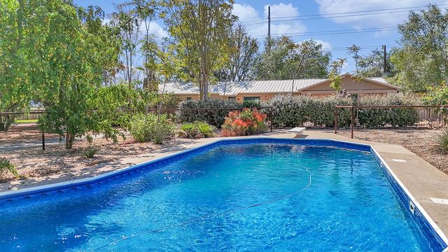 5011 E County Rd 130, Midland, TX 79706