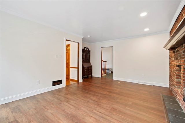 6663 Chapel Dr, Bethel Park, PA 15102