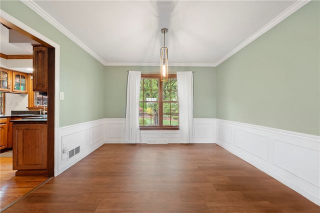 6663 Chapel Dr, Bethel Park, PA 15102