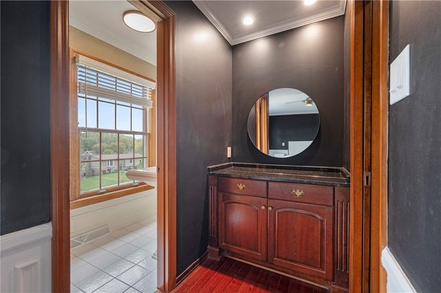 6663 Chapel Dr, Bethel Park, PA 15102