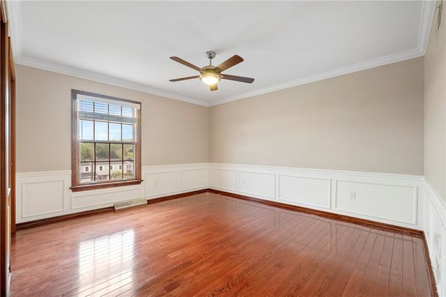 6663 Chapel Dr, Bethel Park, PA 15102