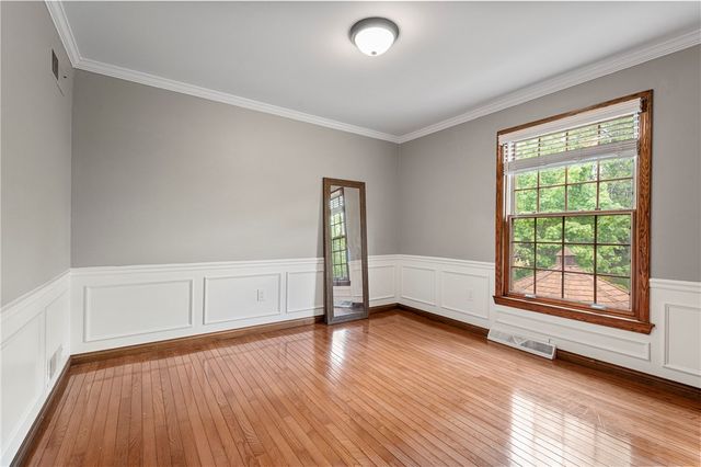 6663 Chapel Dr, Bethel Park, PA 15102