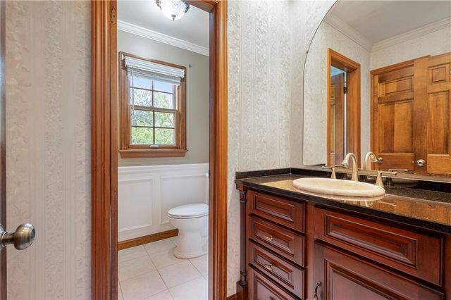 6663 Chapel Dr, Bethel Park, PA 15102