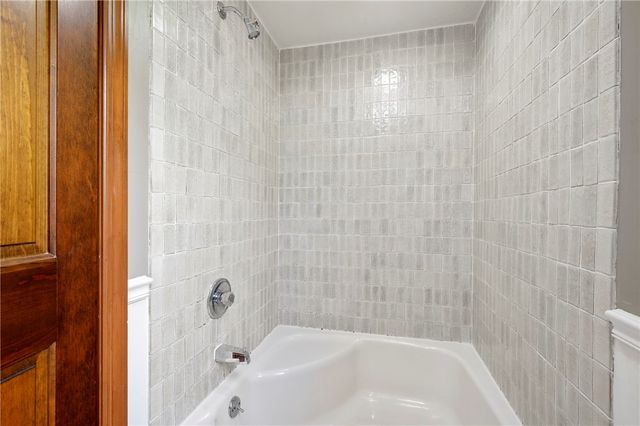 6663 Chapel Dr, Bethel Park, PA 15102