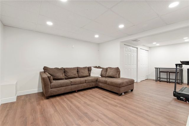 6663 Chapel Dr, Bethel Park, PA 15102