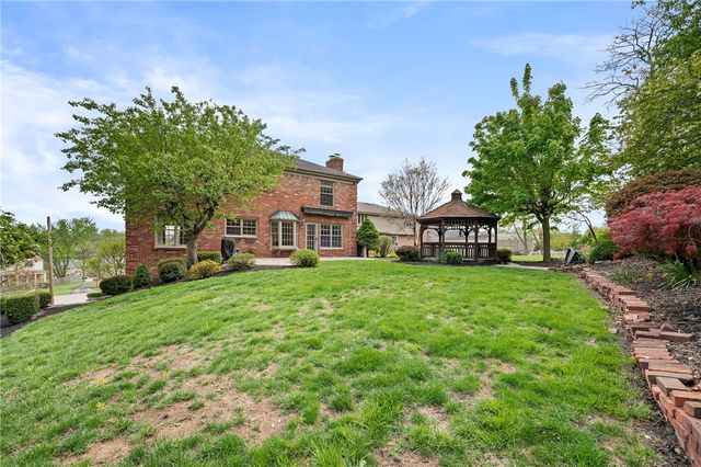 6663 Chapel Dr, Bethel Park, PA 15102