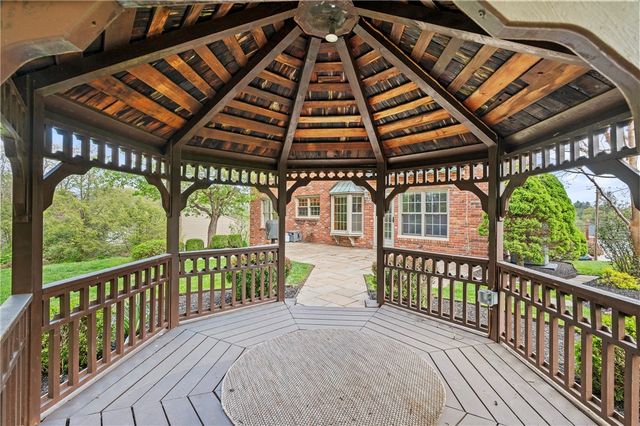 6663 Chapel Dr, Bethel Park, PA 15102