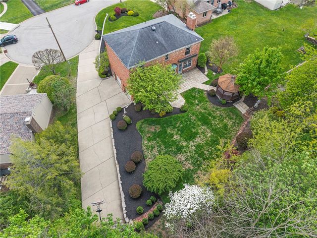 6663 Chapel Dr, Bethel Park, PA 15102