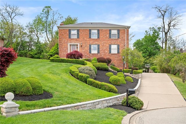 6663 Chapel Dr, Bethel Park, PA 15102