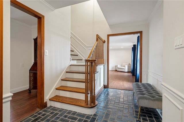 6663 Chapel Dr, Bethel Park, PA 15102