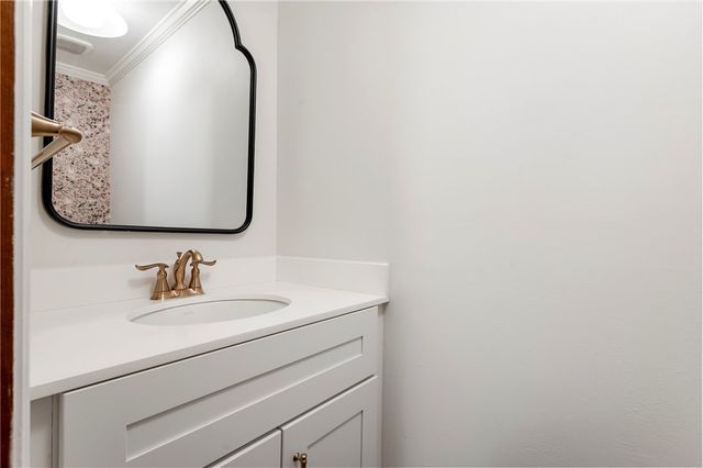 6663 Chapel Dr, Bethel Park, PA 15102