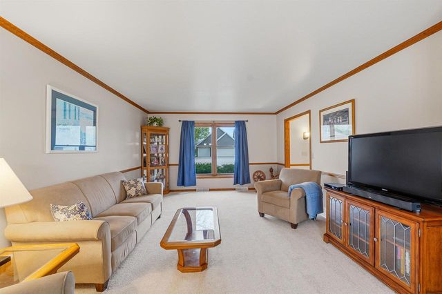1630 MARICOPA DRIVE, Oshkosh, WI 54904