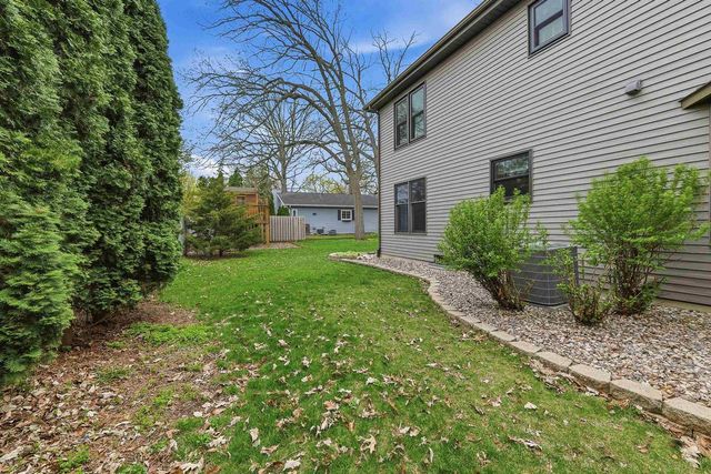 1630 MARICOPA DRIVE, Oshkosh, WI 54904
