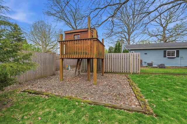 1630 MARICOPA DRIVE, Oshkosh, WI 54904