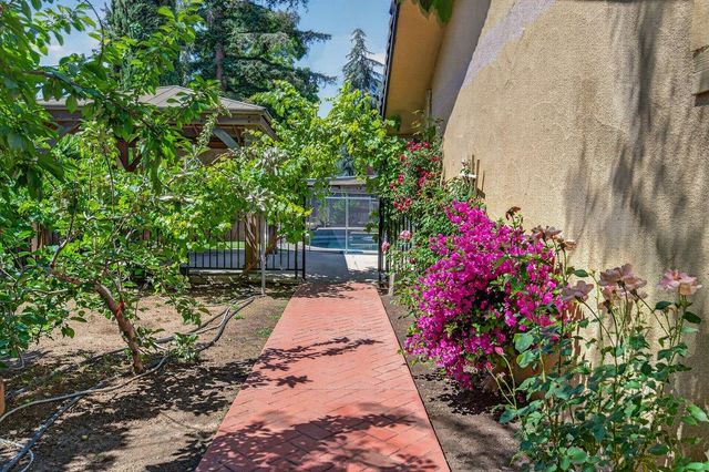 3291 E Los Altos Avenue, Fresno, CA 93710