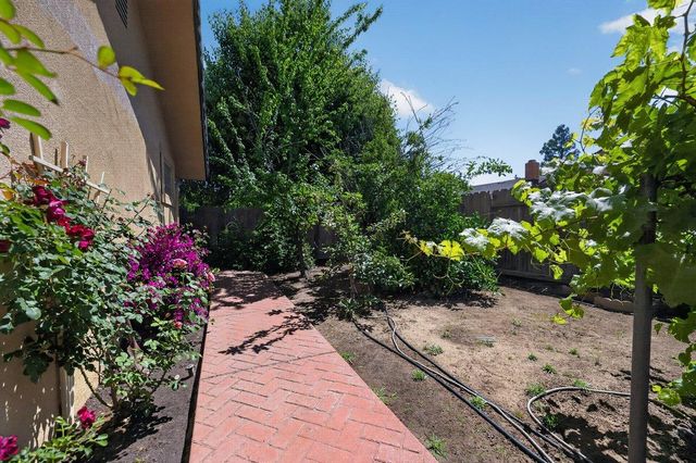 3291 E Los Altos Avenue, Fresno, CA 93710