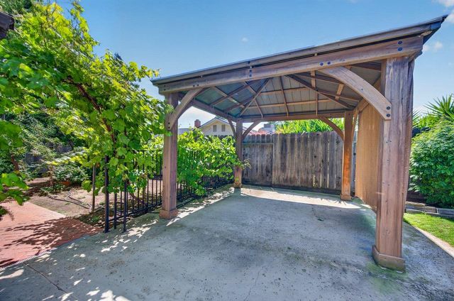 3291 E Los Altos Avenue, Fresno, CA 93710